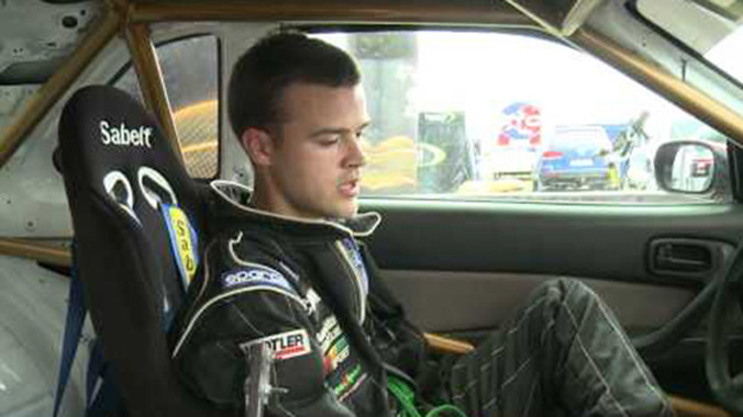 Meet Ostalovski Bartos trong khoang lái chiếc Nissan Skyline GT-T. Ảnh: Youtube.