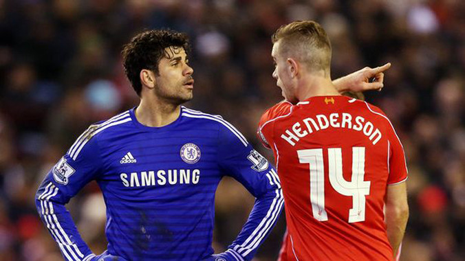 Jordan Henderson và Diego Costa to tiếng với nhau trong đường hầm.