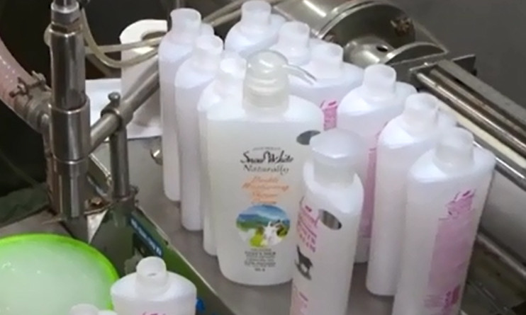 Phát hiện cơ sở sản xuất sữa tắm dê giả tại Hà Nội