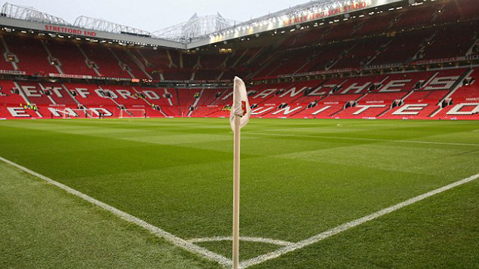Sân Old Trafford đang bị chuột tấn công.