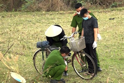 Chiếc xe đạp của nạn nhân tại hiện trường