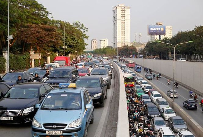 Ùn tắc như nêm trên đường Hà Nội những ngày qua. Ảnh: Như Ý