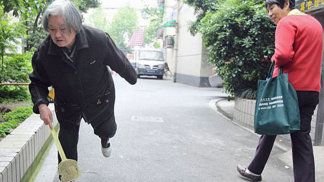 Bà Ruan Tang coi đây là một công việc vừa có ích cho cộng đồng vừa giúp bà vận động cơ thể