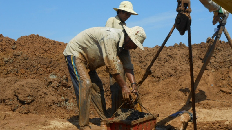 Người dân phảo chi hàng trăm triệu đồng đào giếng cứu hạn. Ảnh: Anh Thư