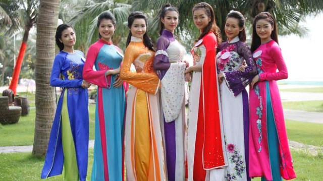 Tuần Châu thoáng bóng áo dài