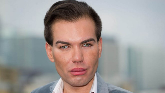 Rodrigo Alves đam mê vẻ đẹp "hoàn hảo" của Ken (Nguồn: Mirror)