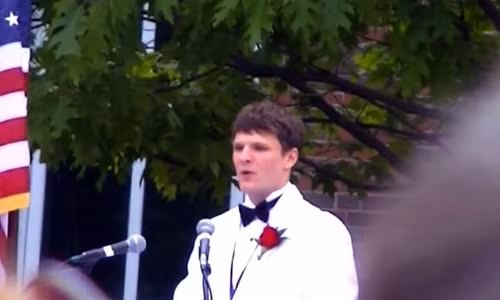 Diễn văn tốt nghiệp khiến bạn học xúc động của Warmbier