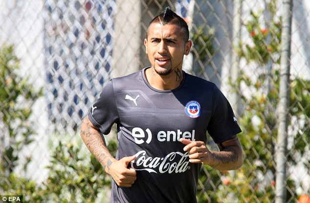 Đến M.U, Vidal sẽ nhận lương ngang Van Persie