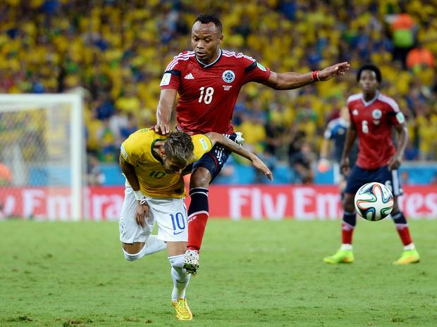 Zuniga vẫn mất ngủ vì những lời đề dọa từ CĐV Brazil