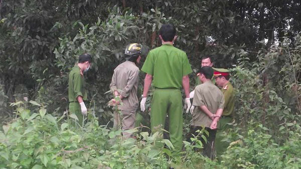 Lực lượng chức năng tại hiện trường vụ tự thiêu.