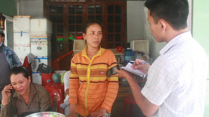 Bà Lương Thị Bích Thủy kể lại việc bị Cty vàng Phước Sơn thiếu nợ lâu ngày. Ảnh: N.T