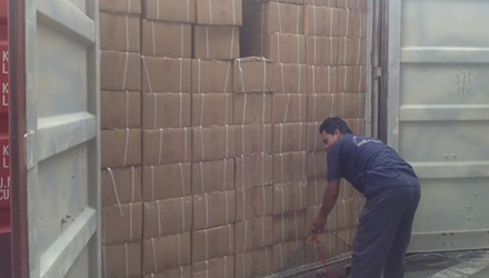 Sản phẩm nhiễm độc được Cục Chống buôn lậu phát hiện. Ảnh: Hứa Hồng 