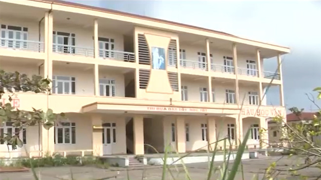 Trường học tiền tỷ… 'đắp chiếu' gần 2 năm