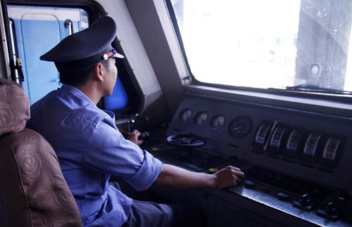 So với lái xe đường bộ, sức khoẻ người lái tàu khi tuyển dụng có nhiều quy định khắt khe (ảnh minh họa) 