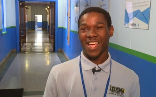 Darrin Francois, nam sinh Mỹ khiến nhiều người bất ngờ khi đỗ 83 đại học với tổng trị giá học bổng lên tới 3 triệu USD. 