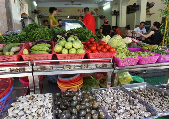 Giáp Tết, nhiều cửa hàng bán đồ quê đông khách. Ảnh minh họa.