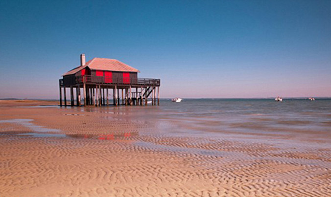 Bãi biển ởLa Teste-de-Buch, nơi thu hút nhiều du khách đến khỏa thân tắm biển. Ảnh: Alamy.