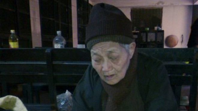 Sư thầy Thích Đàm Ánh “Hà thành đệ nhất cỗ chay” đang làm món chay ở chùa Phụng Thánh 