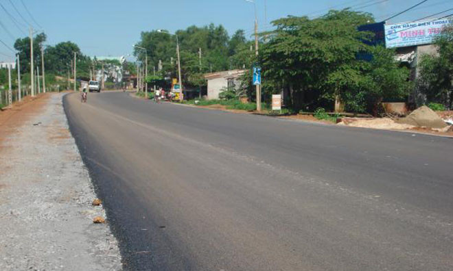 Các nữ sinh bị tấn công khi đang trên đường đến trường. Ảnh: minh họa