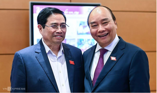 Chủ tịch nước Nguyễn Xuân Phúc (phải) và Thủ tướng Phạm Minh Chính. (Ảnh: VNE)