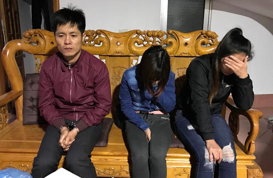 Chủ nhà nghỉ Hoa Phượng và 2 nữ nhân viên 