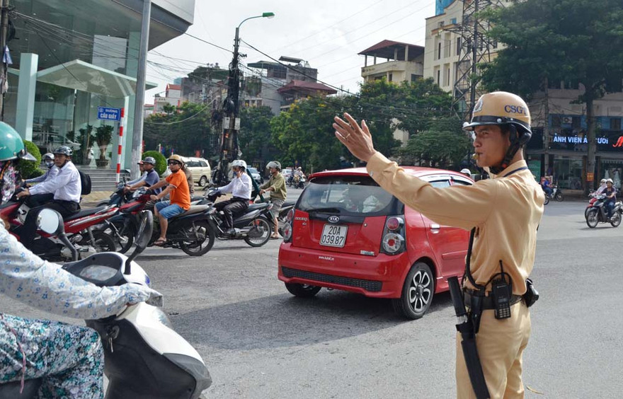 Lực lượng CSGT được huy động tối đa đảm bảo giao thông trong dịp nghỉ Tết Dương lịch. Ảnh: Thanh Hà.
