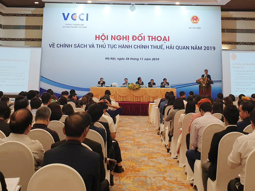 Nhiều ý kiến bức xúc về thuế được các doanh nghiệp chia sẻ tại diễn đàn ngày 26/11