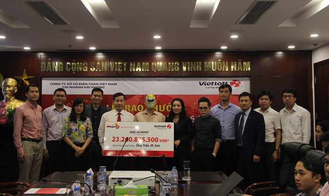 Ông Trần.M.Sơn nhận giải đặc biệt hơn 23,2 tỷ đồng.