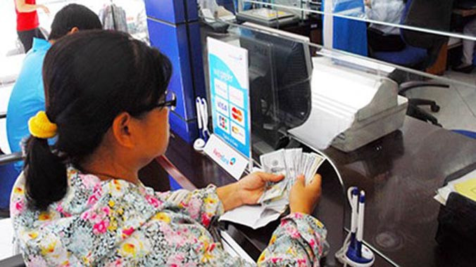 Không sợ người dân rút tiền đồng ra mua USD vì lãi suất USD hiện rất thấp. Ảnh: HTD.