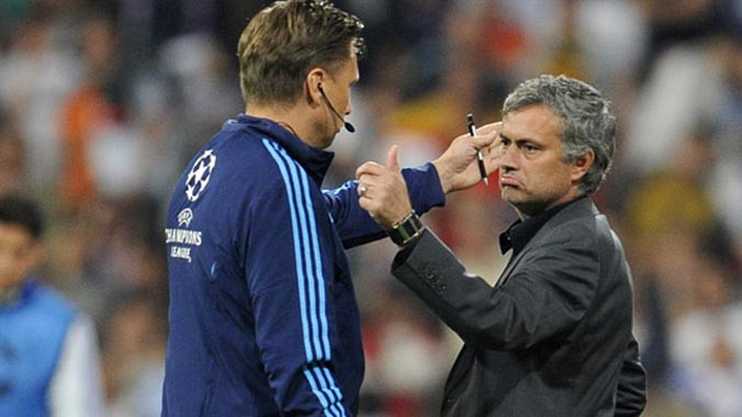 Mourinho không hài lòng vì Chelsea chỉ được hưởng 2 quả penalty mùa này.