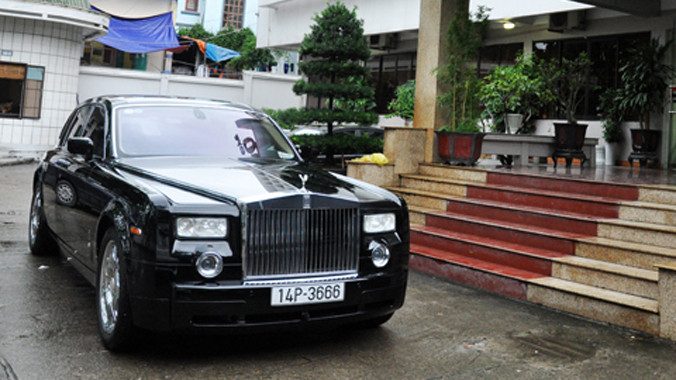 Siêu xe 'Chúa đảo' ủng hộ dân vùng lụt được bán với giá 9 tỷ đồng