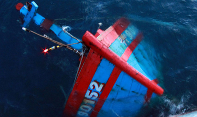 Một tàu cá của ngư dân Đà Nẵng cũng bị tàu Trung Quốc đâm chìm hồi tháng 5/2014. Ảnh: Nguyễn Đông.