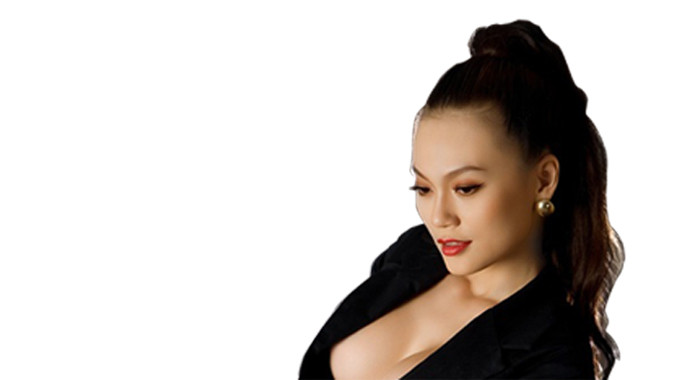 Cao Thùy Linh: Hết khoe thân lại khoe tiền