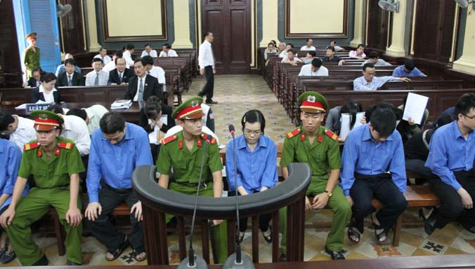 Nhiều vụ án tham nhũng hàng nghìn tỷ đồng nhưng việc thu hồi tài sản lại không đáng kể khi các đối tượng phạm tội rất tinh vi tẩu tán tài sản. Trong ảnh vụ án Huỳnh Thị Huyền Như. Ảnh Việt Văn.