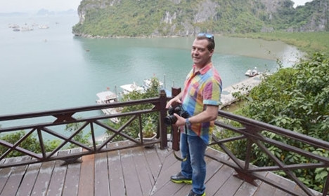 Thủ tướng Liên bang Nga Dmitry Medvedev tham quan Vịnh Hạ Long 4-2015. Ảnh: Sputnik.