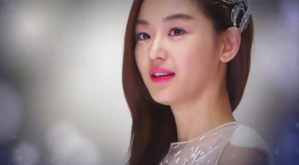 Giới trẻ 'phát cuồng' với son môi của ‘minh tinh trái đất’ 