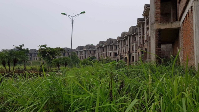 Một dự án bỏ hoang từ nhiều năm nay tại huyện Hoài Đức.