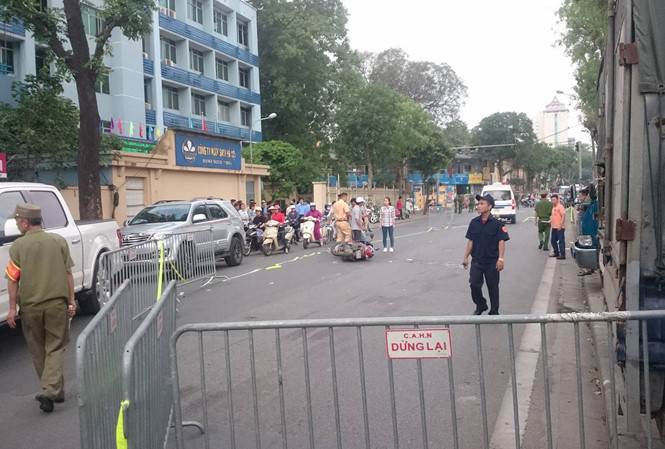 Vụ tai nạn khiến anh Nguyễn Văn Hải tử vong trên đường Yên Phụ. Ảnh: Thanh Hà.