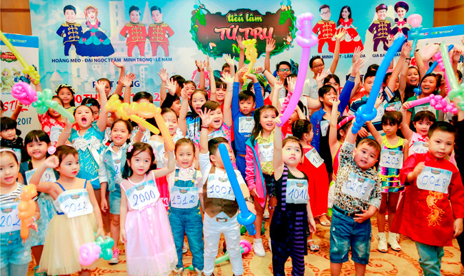 Các thí sinh tham gia chương trình Tiếu lâm tứ trụ nhí.