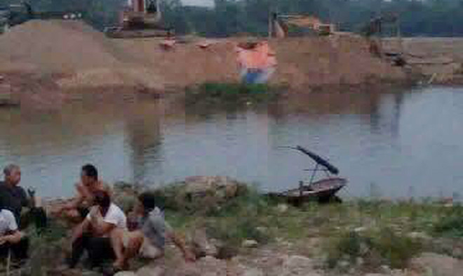 Hiện trường vụ đuối nước thương tâm. Ảnh: TN.