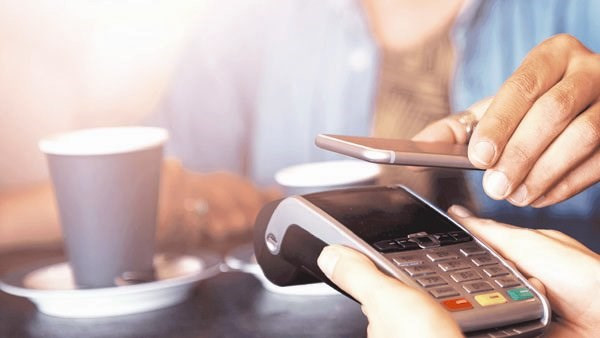 Xu hướng số hóa các lĩnh vực tài chính là sức ép khiến các ngân hàng phải thay đổi kinh doanh truyền thống