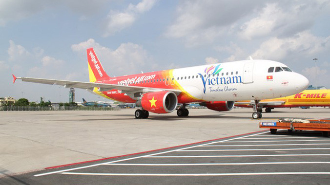 Va phải chim, máy bay Vietjet 'nằm viện' 2 ngày