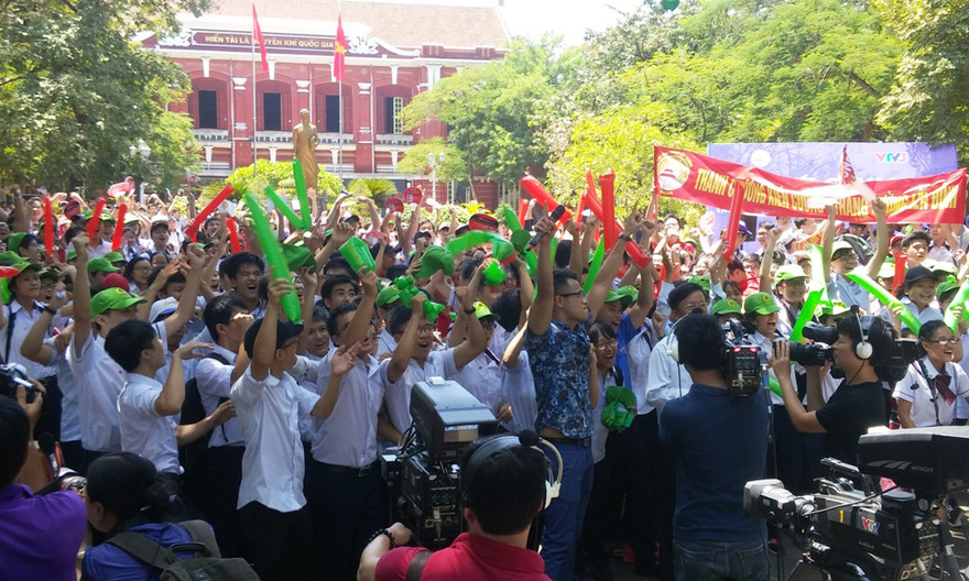 Niềm vui vỡ òa khi Hồ Đắc Thanh Chương lên đỉnh Olympia với số điểm “kỷ lục” trong một trận chung kết năm, 340 điểm.