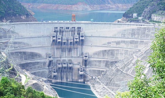 Đập thuỷ điện Tiểu Loan của Trung Quốc có tổng dung tích 15 tỷ m3. Ảnh: Việt Anh.