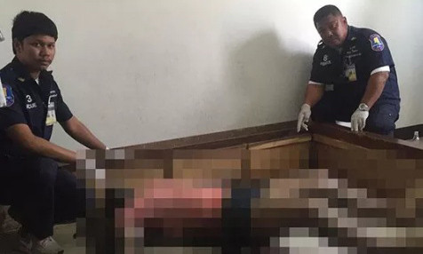 Thi thể nạn nhân được phát hiện dưới giường. Ảnh: Bangkok Post.