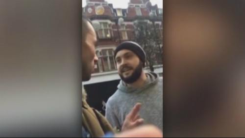 Cảnh quay về người lái xe đòi lấy gần 900USD cho 30 phút lái. Ảnh:tvnz.