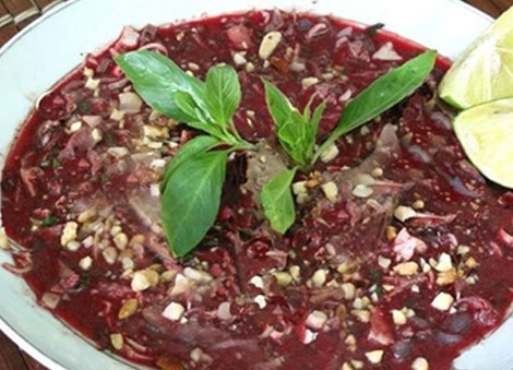 Tiết canh dơi quạ, món ăn khoái khẩu của nhiều người, đặc biệt là dân nhậu.