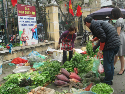 Chợ cóc xuất hiện ở khắp nơi.