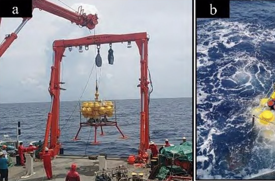 Hình ảnh robot được thả xuống Biển Đông
