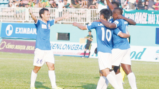 Các cầu thủ HAGL ăn mừng chiến thắng đầu năm mới trong trận đấu với SLNA . ảnh: CTV